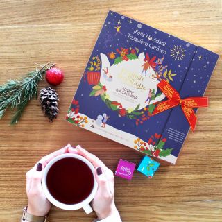Calendario de Adviento de té en una caja festiva y personalizada