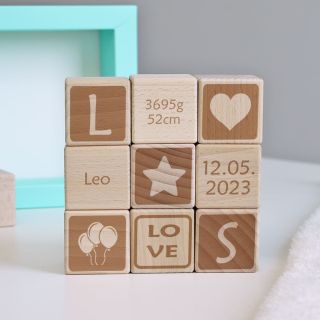  Engraved wooden cubes